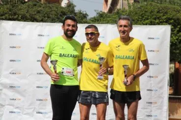 Aitor Cabezas, Miguel Ángel Martínez y Victor Manuel Fernández, en el podio de la categoría Veterano B