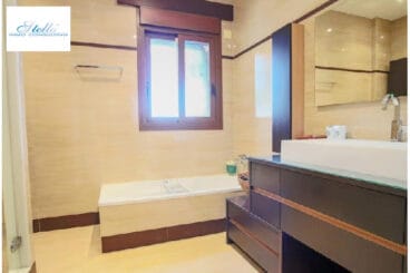 Baño de la villa equipado con bañera