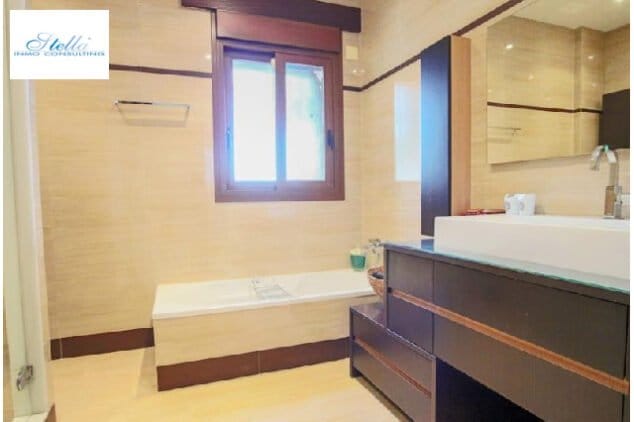 bancc83o de la villa equipado con bancc83era