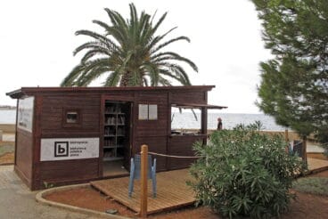 biblioplatja de la marineta cassiana la primera que va tindre denia