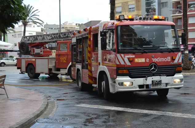 Imagen: Camiones de bomberos en el centro de Dénia
