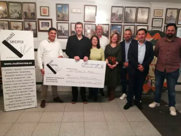 Cata Solidaria en el local de la Falla Centro de Dénia
