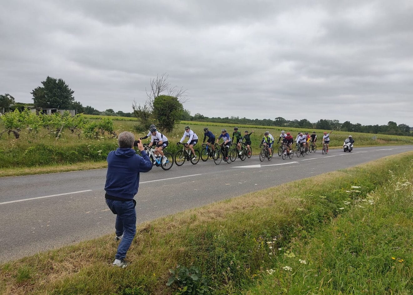 Ciclistas del reto Angers-Cholet-Denia 2022