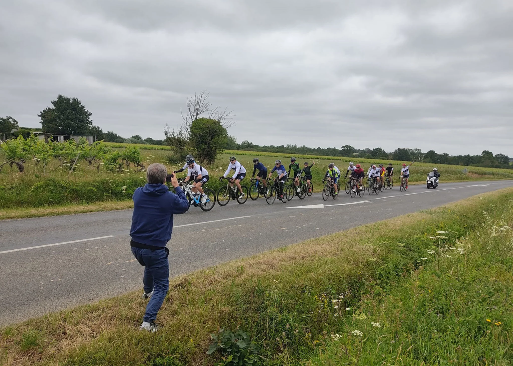 Ciclistas del reto Angers-Cholet-Denia 2022