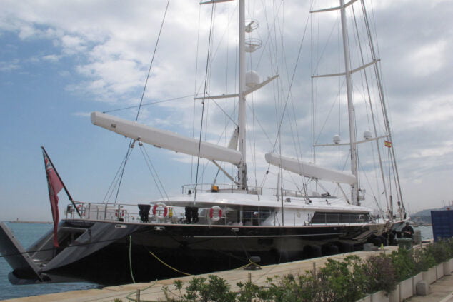 Imatge: El veler amarrat a Dénia