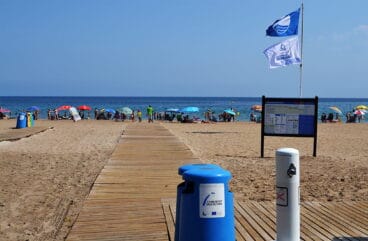 Entrada principal de la playa de Les Bovetes