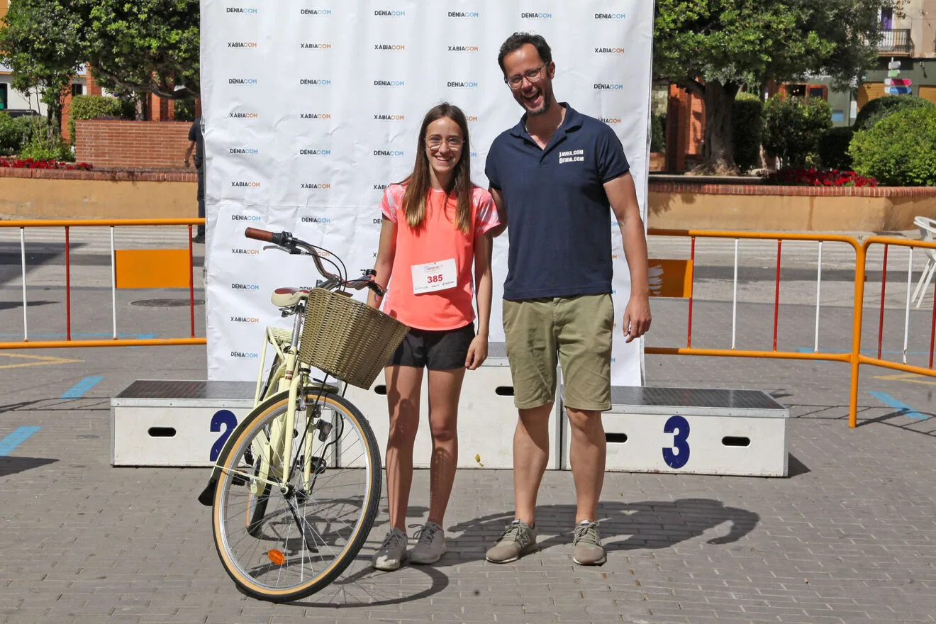 Entrega de regalos del sorteo entre participantes