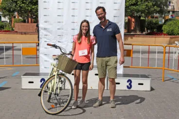 Entrega de regalos del sorteo entre participantes