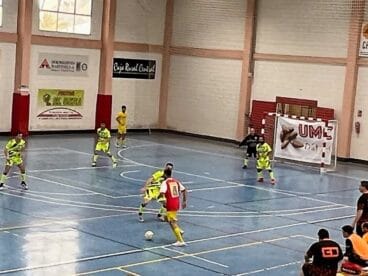 Jugada del CFS Mar Dénia contra el Albatera