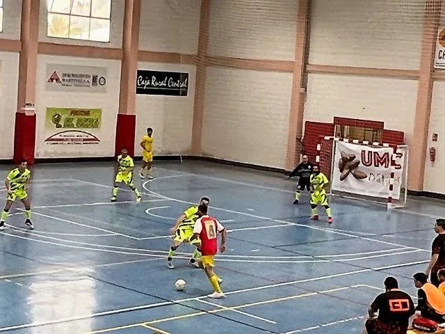 Jugada del CFS Mar Dénia contra el Albatera
