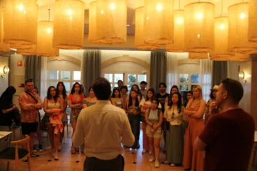 los alumnos aprenden en el hotel marriott