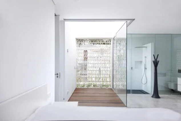 luminoso dormitorio de la casa el jardin de las delicias