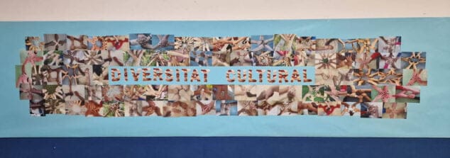 Imagen: Mural con las manos de los alumnos del CEIP Llebeig