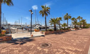 Paseo del Puerto de Dénia muy próximo al apartamento