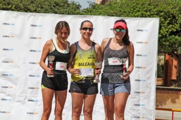 Pepi Gómez, Andrea Bisquert y Jenyree Mendoza en el podio de Veteranas A