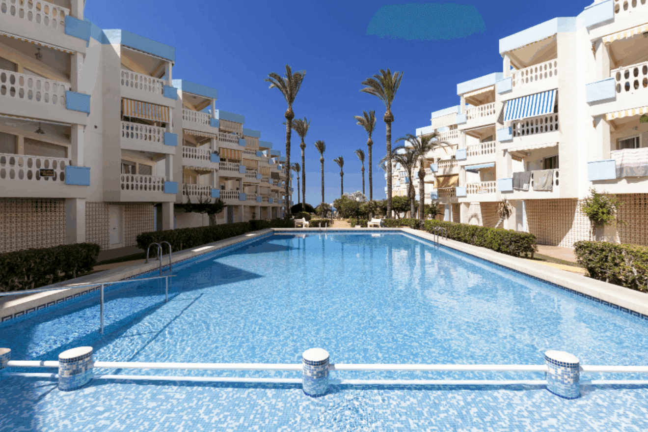 Piscina comunitaria del residencial