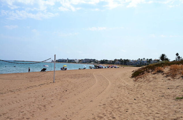 Imagen: Red de voley junto a las dunas de Punta dels Molins