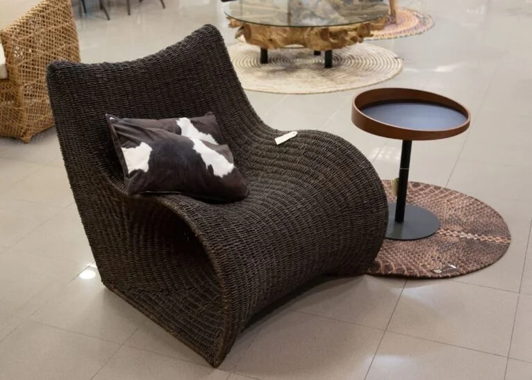 Wicker armchair for your garden with side table