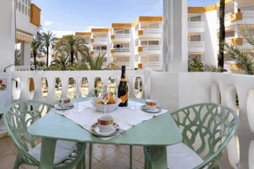 Terraza cubierta de la vivienda con conjunto de exterior