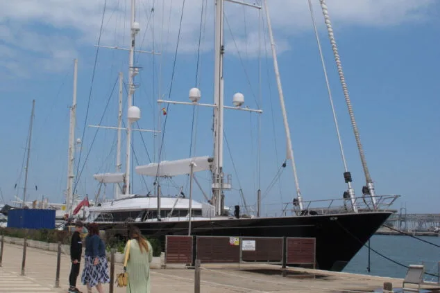 De la televisión americana al mar de Dénia: la tripulación del Parsifal III visita la ciudad 11 velero parsifal iii en el puerto de denia 04