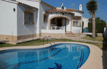 villa con piscina privada en els poblets