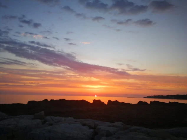 Imagen: Amanecer en el litoral sur de Dénia