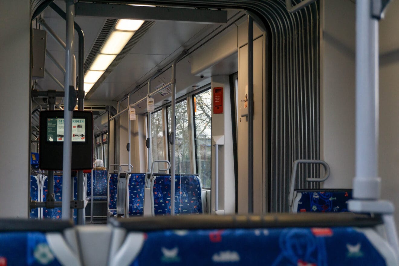Asientos del interior de un tranvía