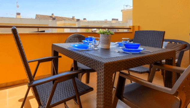 balcon con vistas amueblado para comer