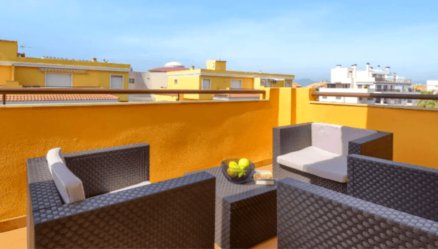 balcon con zona de descanso