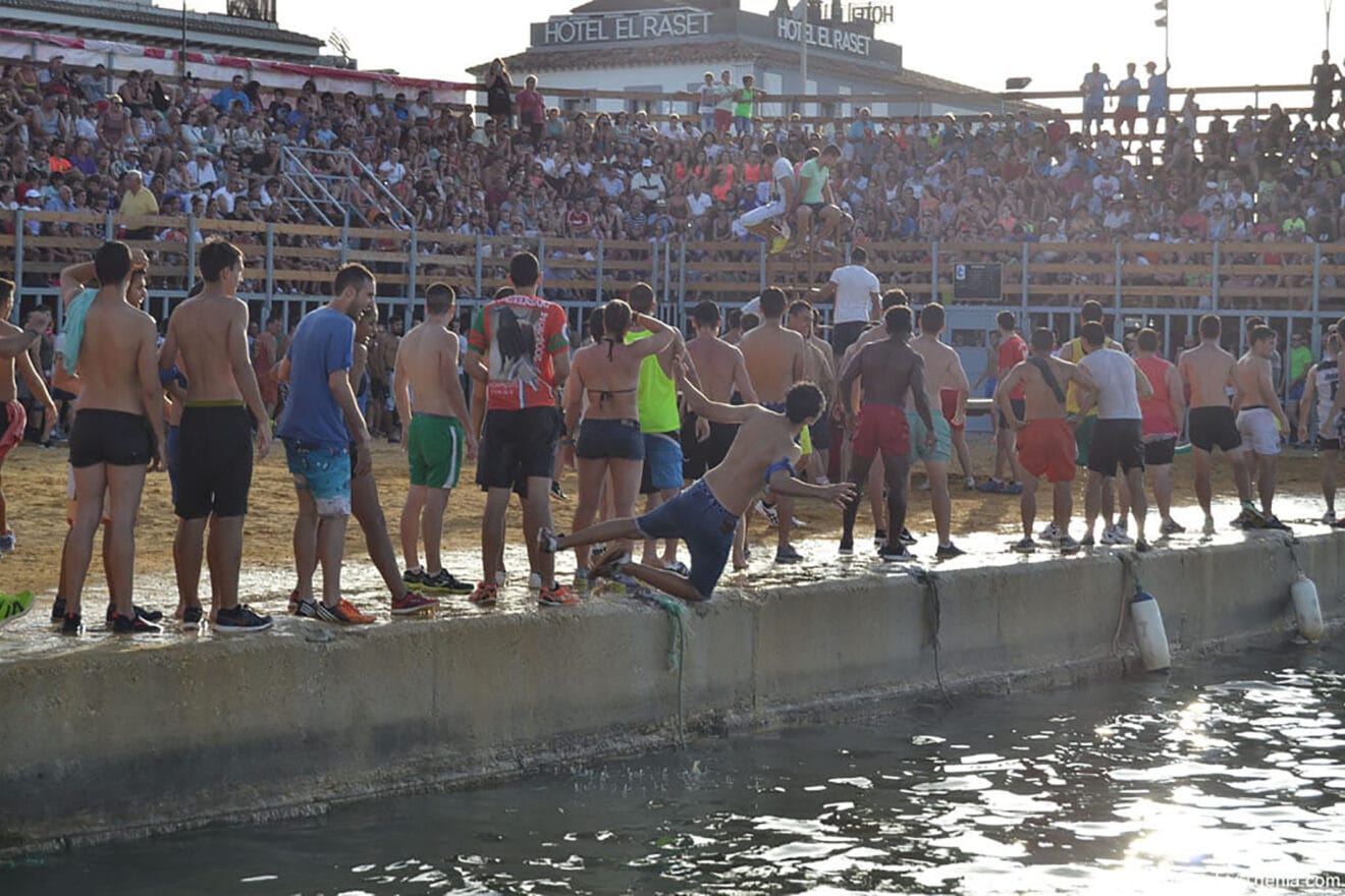 Celebración de los Bous a la Mar en las Fiestas de Dénia