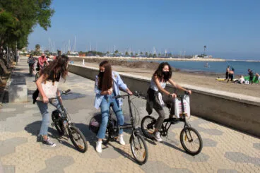 Ciclistas junto a la Marineta