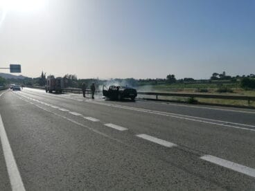 coche calcinado en la entrada de denia