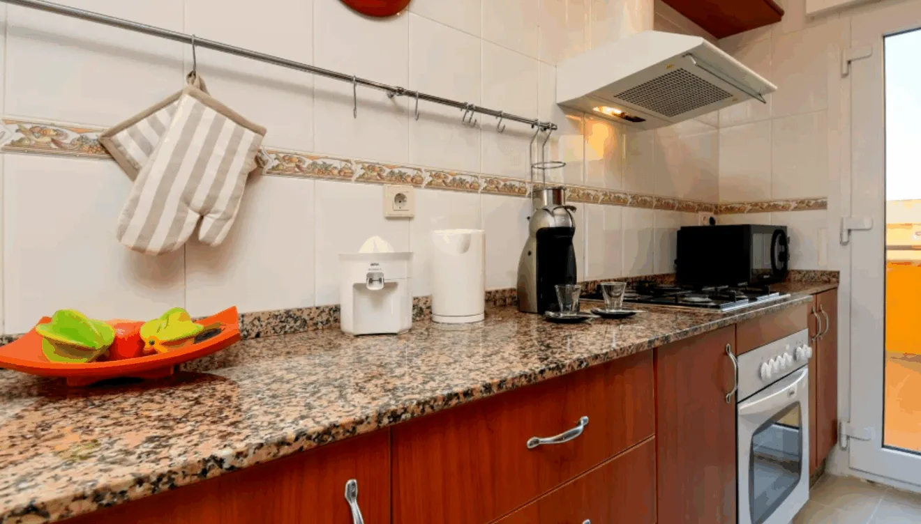 Cocina espaciosa completamente equipada