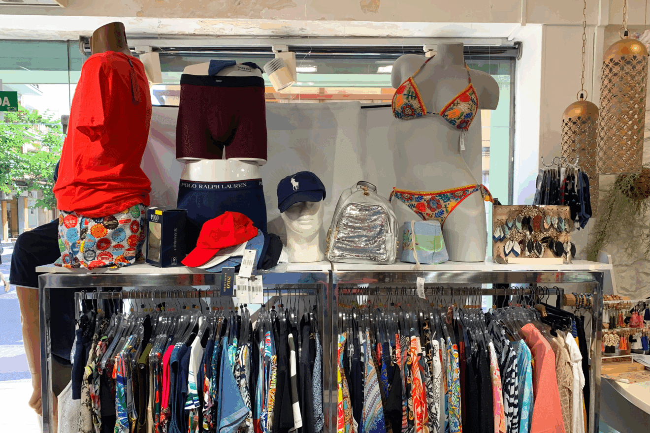 Combina los bikinis y complementos que más te gusten