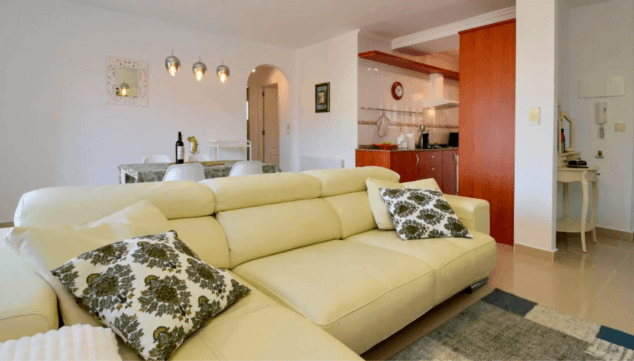 comedor abierto y espacioso conectado con la cocina