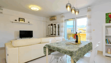 Comedor grande y luminoso para 4 personas