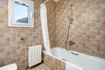 Cuarto de baño con bañera