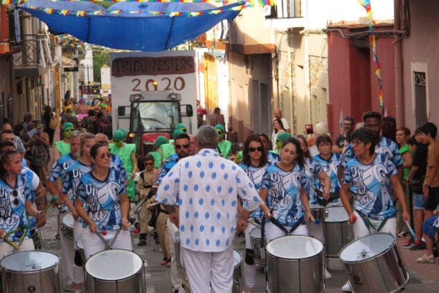Los vecinos de Jesús Pobre se reencuentran con la fiesta en el desfile de carrozas 19 desfile de carrozas de jesus pobre de 2022 19