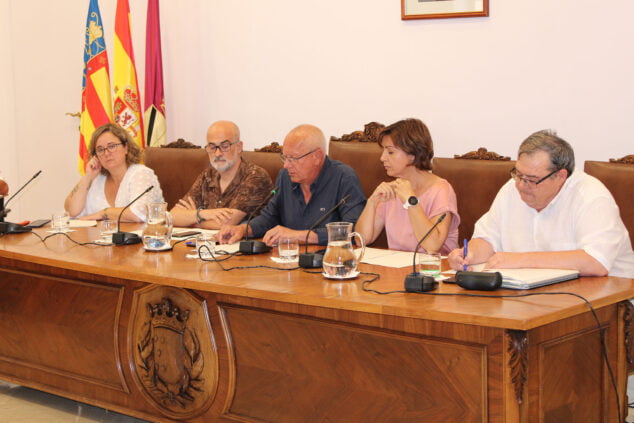 Imagen: El gobierno local durante el debate del estado del municipio