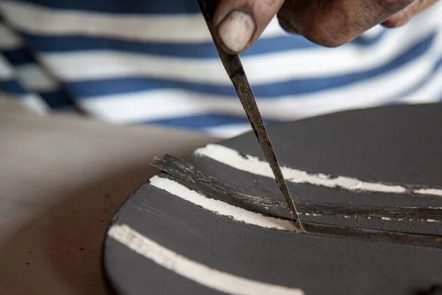 El plato de posidonia hecho en Jesús Pobre con el que Dénia obsequiará en los actos protocolarios 7 elaboracion del plato con el que el ayuntamiento de denia obsequiara a sus visitas protocolarias 4