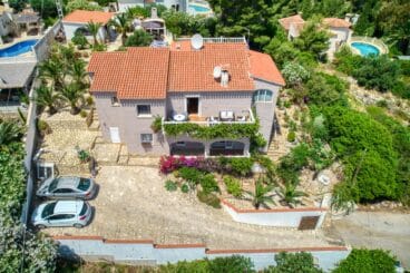 Espacio trasero con mucho espacio para aparcar