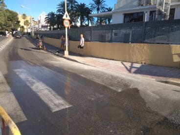 Fuga de aguas fecales frente a un hotel de Dénia