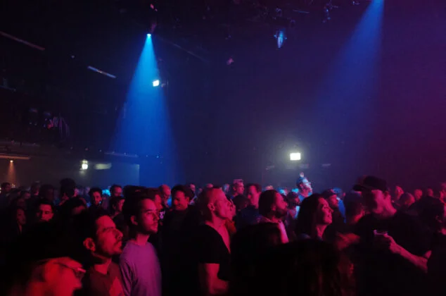 Imagen: Interior de una discoteca durante un concierto | Foto de Koen meyssen en Unsplash
