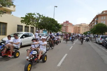 llegada acompancc83ana de los ciclistas denia