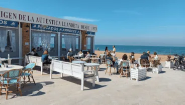 terrassa amb vistes a la platja cova del mero