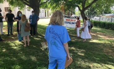 trabajadora del centro ocupacional de la xara durante las protestas de 2021