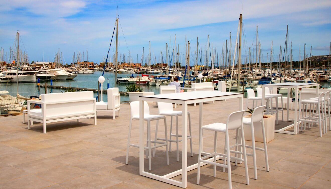 Zona chill out con vistas al Club Náutico