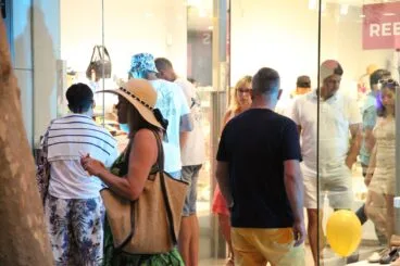 Ambiente durante la Noche Abierta de Dénia 03