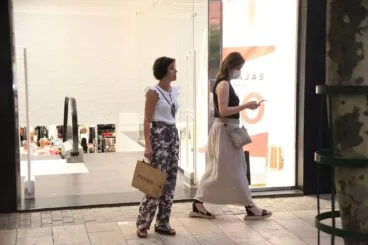 Ambiente durante la Noche Abierta de Dénia 04