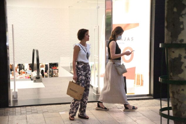 ambiente durante la noche abierta de denia 04